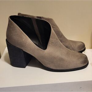 Free People "Terrah" Taupe Distressed Leather Ankle Boots Sz.10 MSRP $198